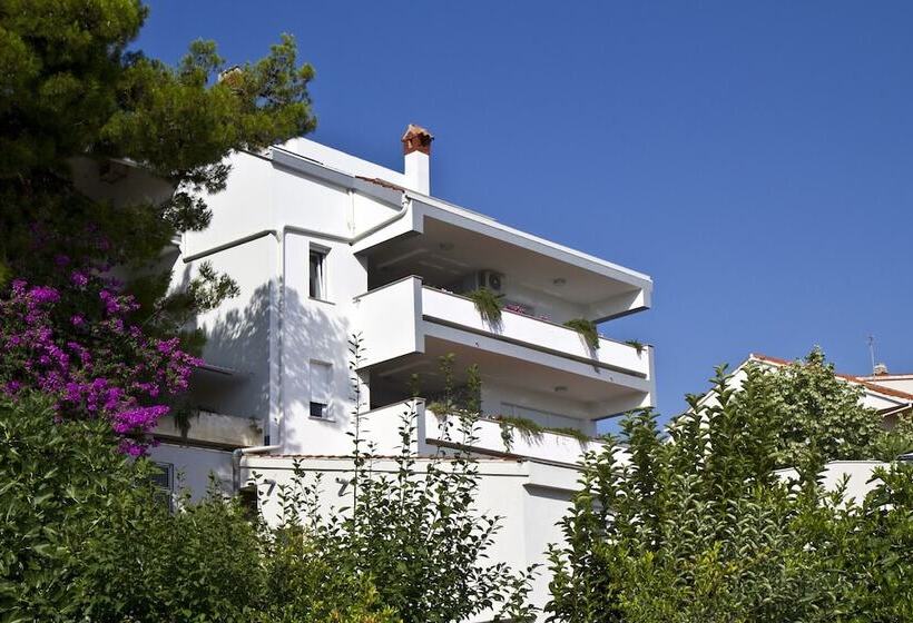 Apartment Topic Near The Beach