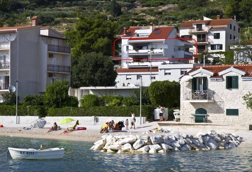 Apartment Topic Near The Beach