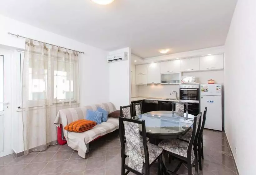 Apartments Antonia Podstrana