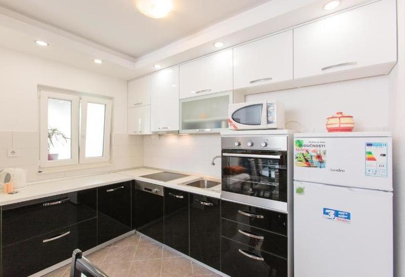 Apartments Antonia Podstrana