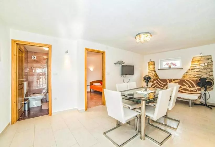 Apartments Salčinović