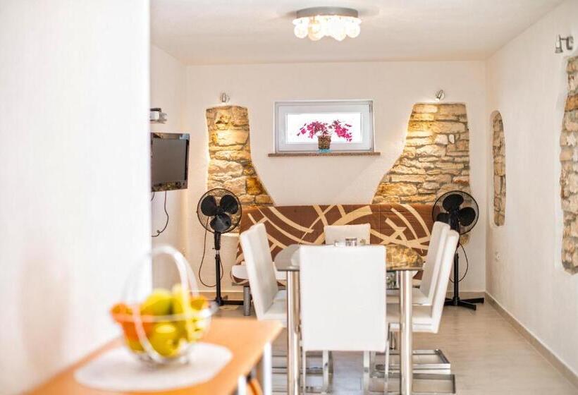 Apartments Salčinović