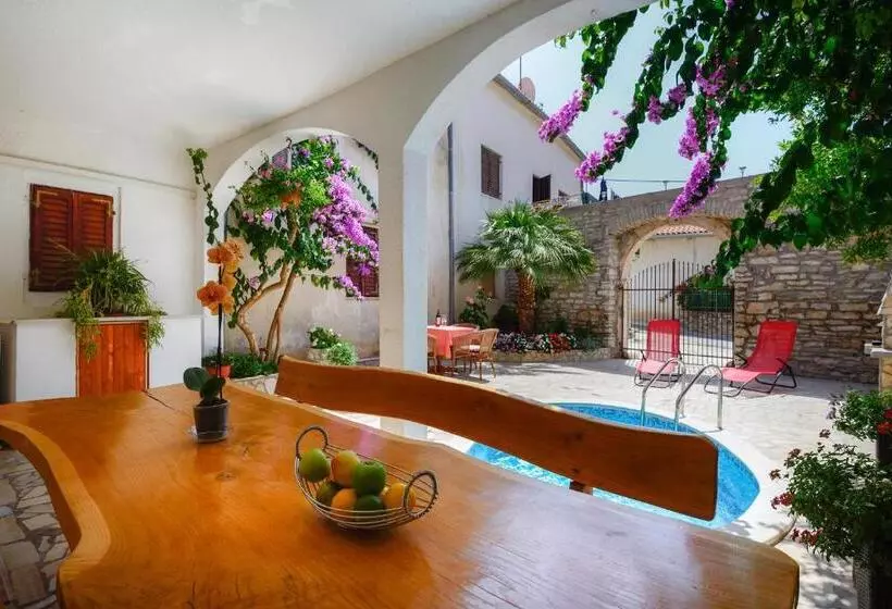 Apartments Salčinović