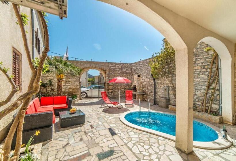 Apartments Salčinović