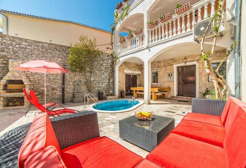 Apartments Salčinović