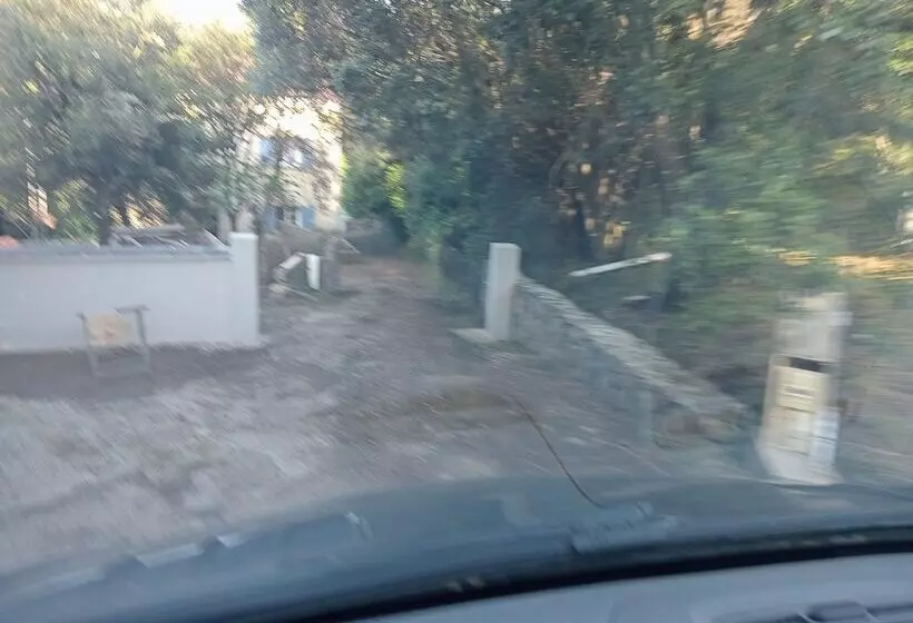 ベッドアンドブレックファースト Berbi Rosse