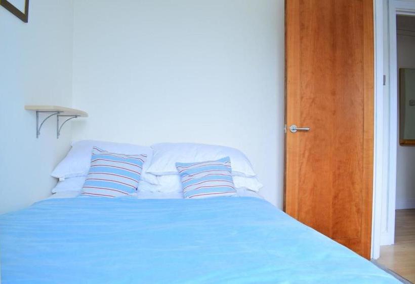 Bright 4 Bed Flat In Stepney Green