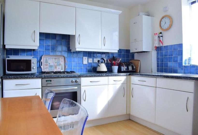 Bright 4 Bed Flat In Stepney Green