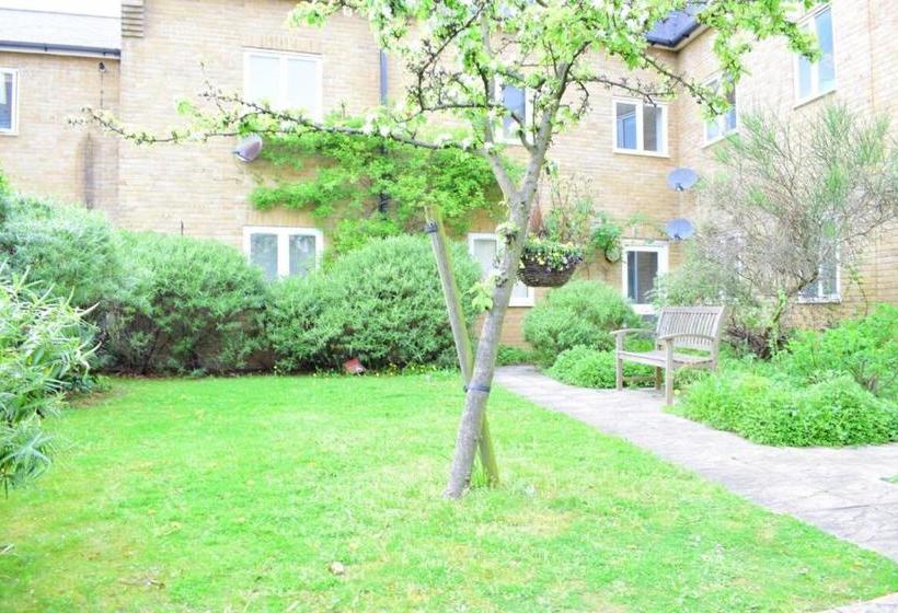 Bright 4 Bed Flat In Stepney Green