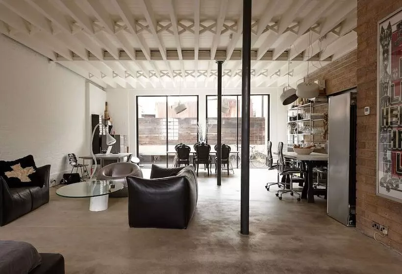Incredible Designer Warehouse Close To Trendy Shoreditch