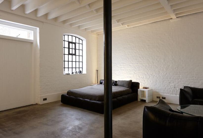 Incredible Designer Warehouse Close To Trendy Shoreditch
