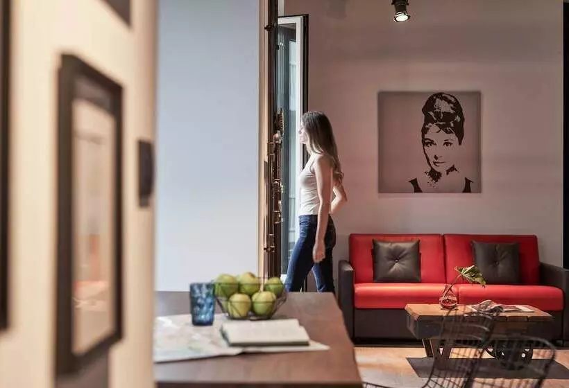 Kolonaki 8 Design Suites & Lofts