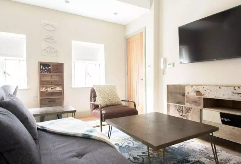 The Soho Loft   Elegant & Modern 1bdr In Soho