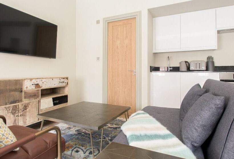 The Soho Loft Elegant & Modern 1bdr In Soho