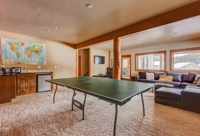 400 Whispering Pines Circle Private Home With Hot Tub
