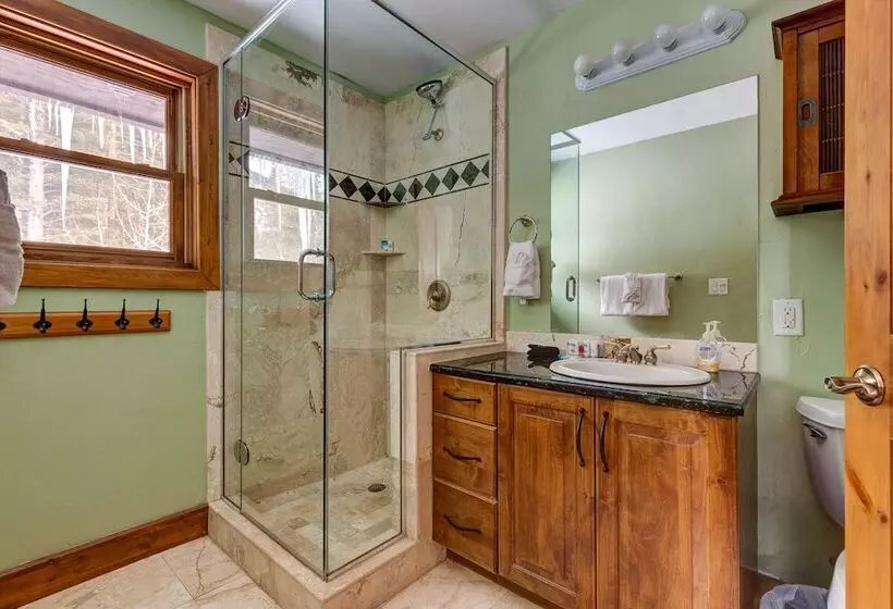 400 Whispering Pines Circle Private Home With Hot Tub