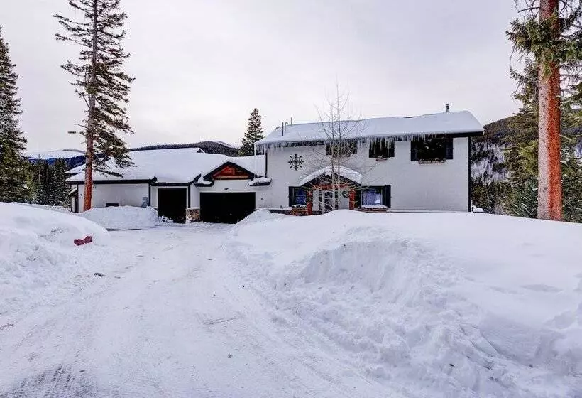 400 Whispering Pines Circle Private Home With Hot Tub