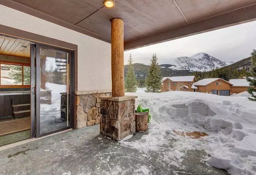 400 Whispering Pines Circle Private Home With Hot Tub