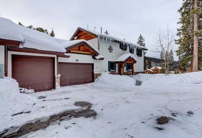 400 Whispering Pines Circle Private Home With Hot Tub