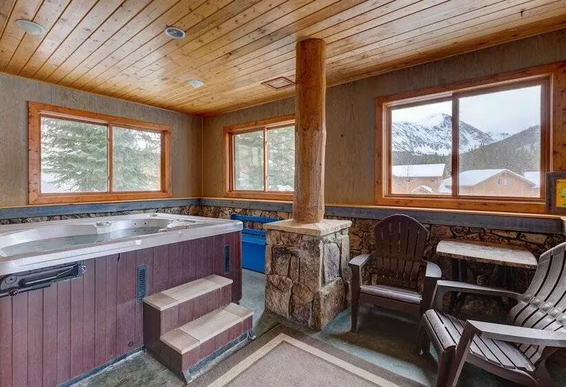 400 Whispering Pines Circle Private Home With Hot Tub