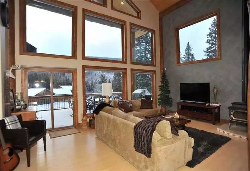 400 Whispering Pines Circle Private Home With Hot Tub
