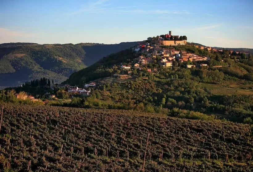 Bella Vista Apartments