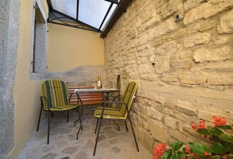 Bella Vista Apartments