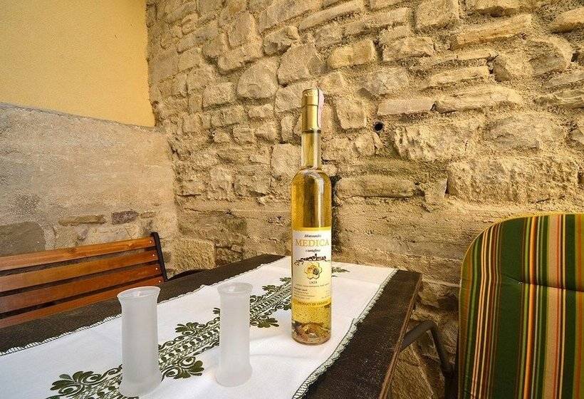 Bella Vista Apartments