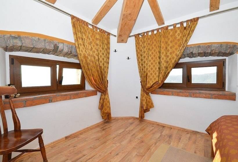 Bella Vista Apartments