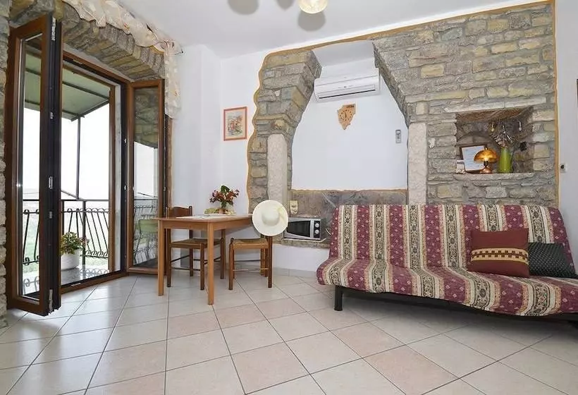 Bella Vista Apartments