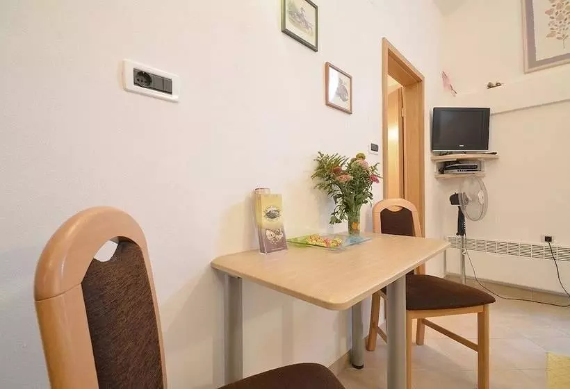 Bella Vista Apartments