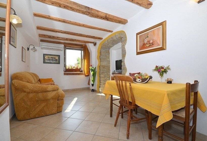 Bella Vista Apartments