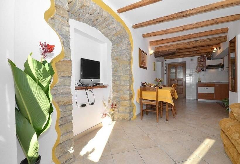 Bella Vista Apartments