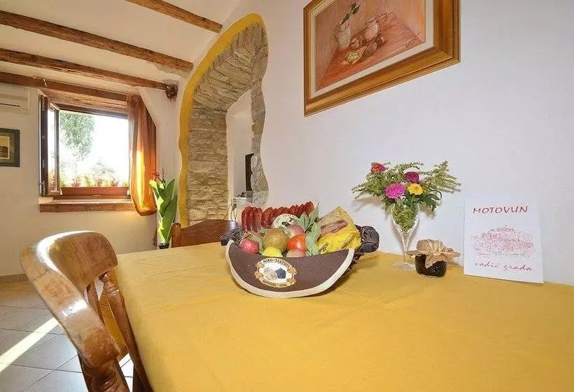 Bella Vista Apartments