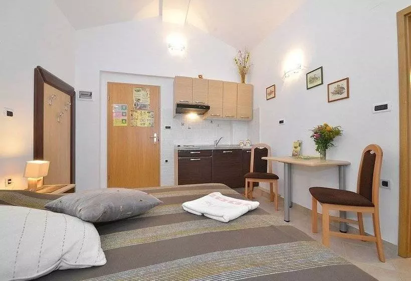 Bella Vista Apartments