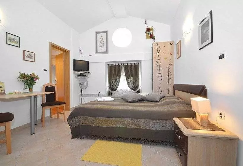 Bella Vista Apartments