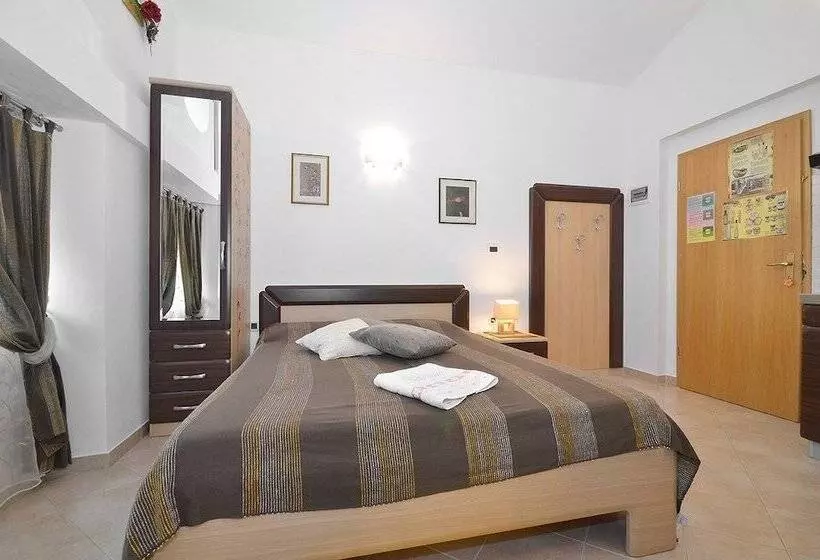 Bella Vista Apartments