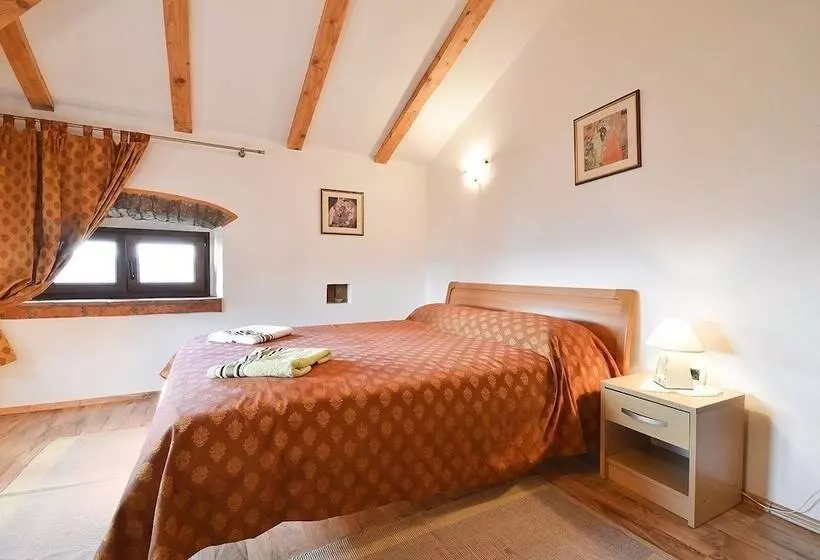 Bella Vista Apartments