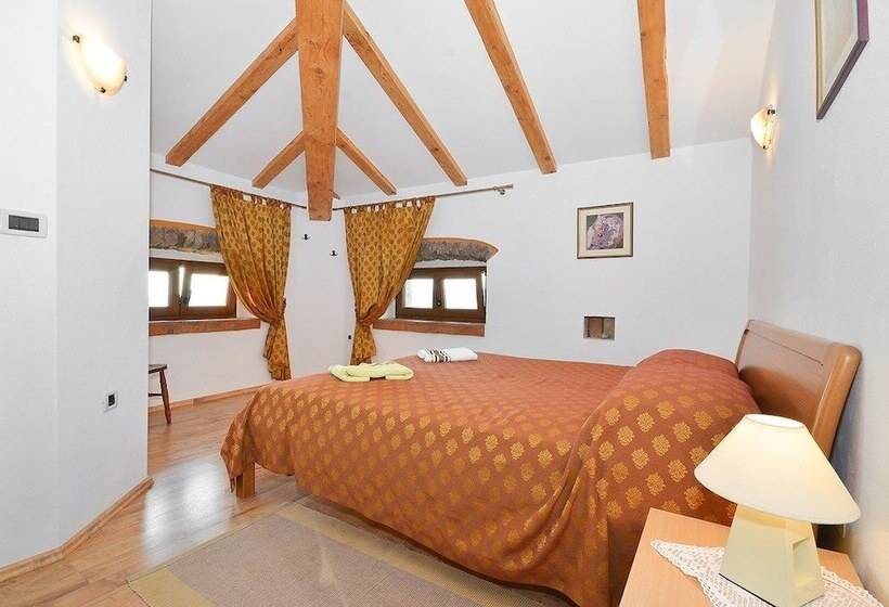 Bella Vista Apartments