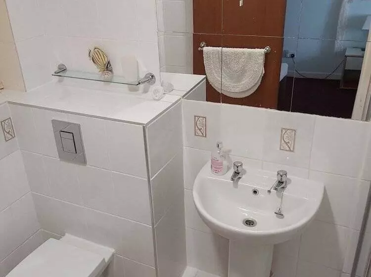 Majatalo Simerock Guest House