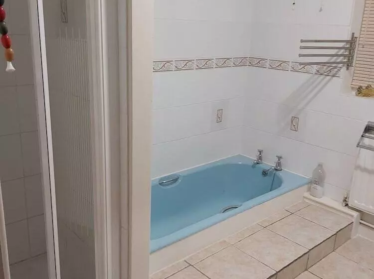 Majatalo Simerock Guest House