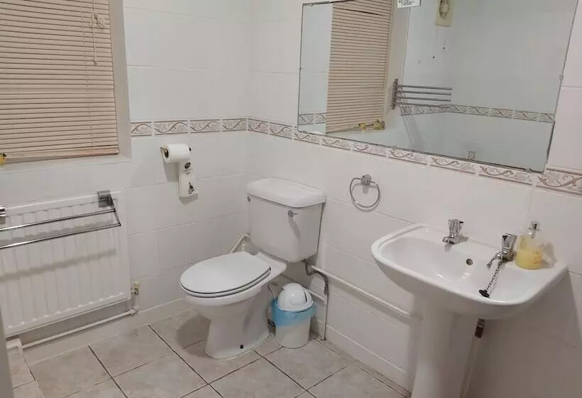 Majatalo Simerock Guest House