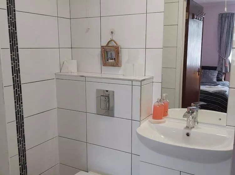 Majatalo Simerock Guest House