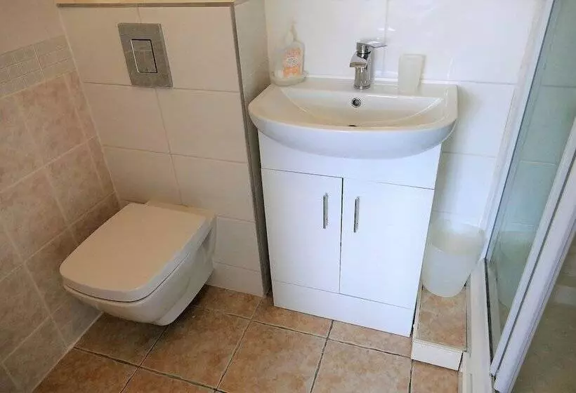 Majatalo Simerock Guest House