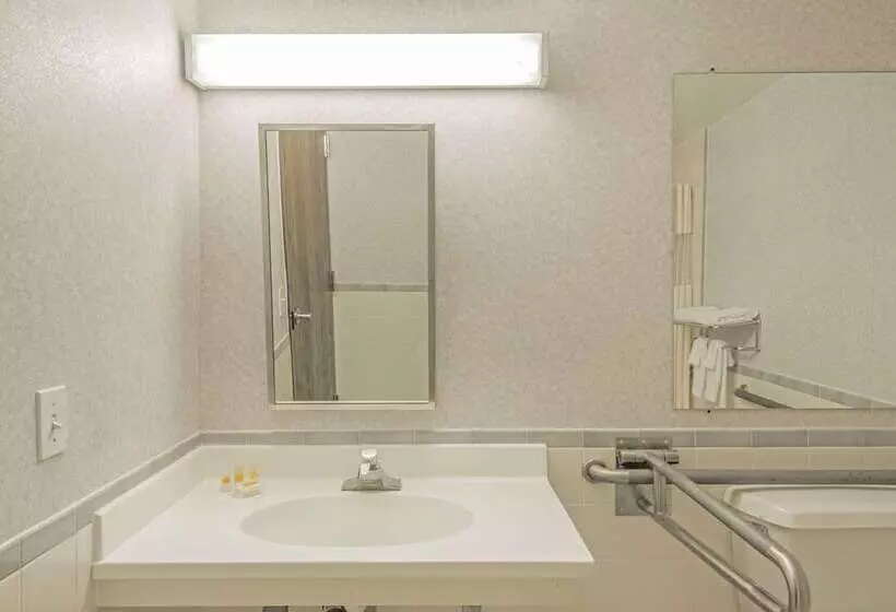 酒店 Days Inn By Wyndham Berlin Meriden