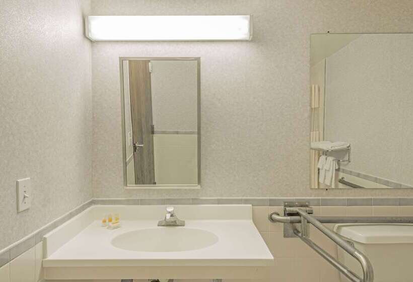 בית מלון כפרי Days Inn By Wyndham Berlin Meriden