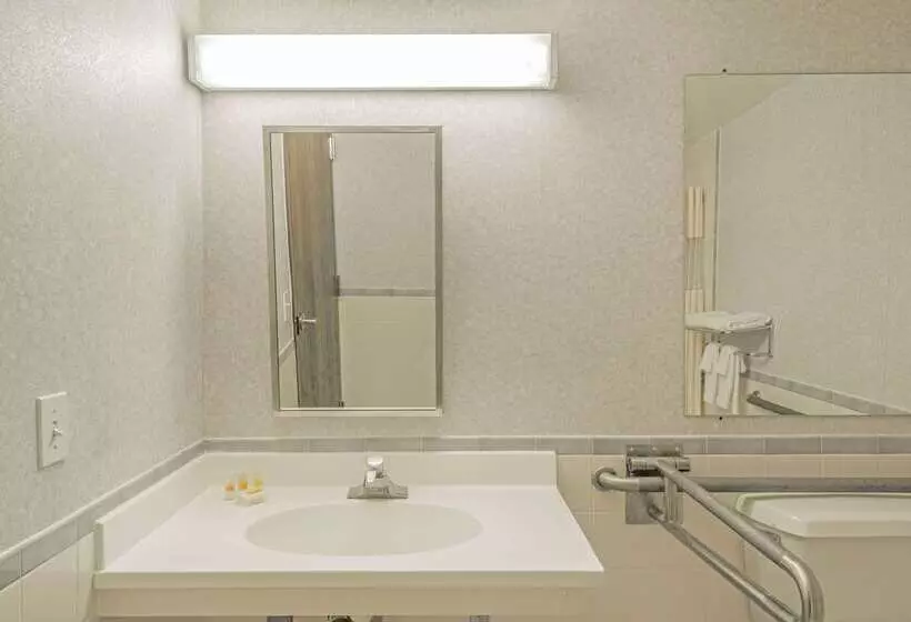 酒店 Days Inn By Wyndham Berlin Meriden