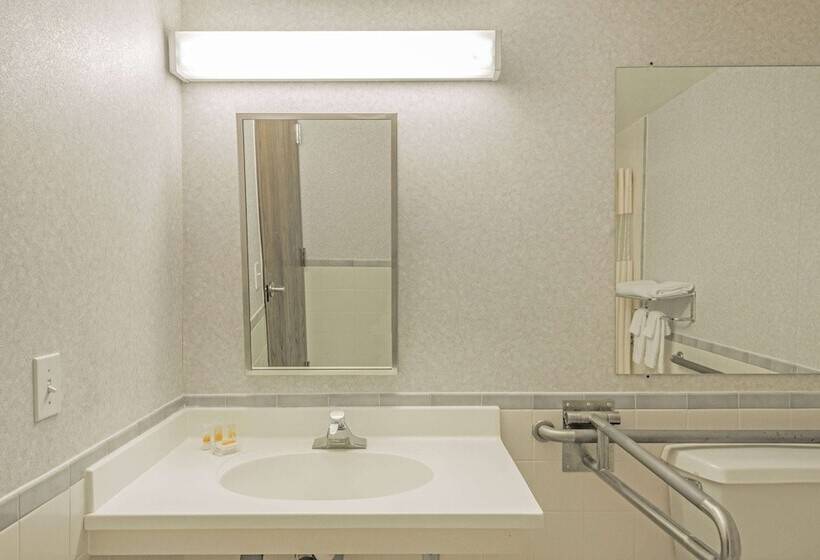 בית מלון כפרי Days Inn By Wyndham Berlin Meriden