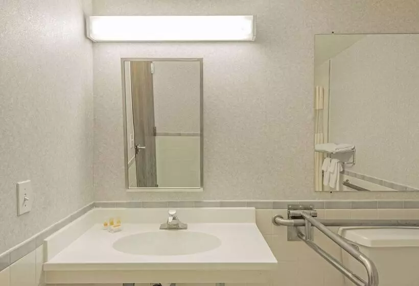 酒店 Days Inn By Wyndham Berlin Meriden