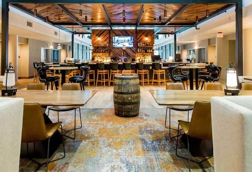 Hotel Embassy Suites By Hilton Lexington Green